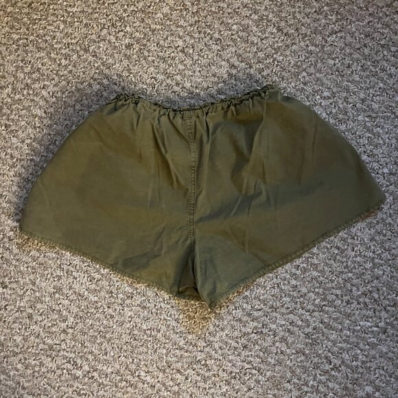 urban outfitter parachute cargo shorts - Picture 2 of 4